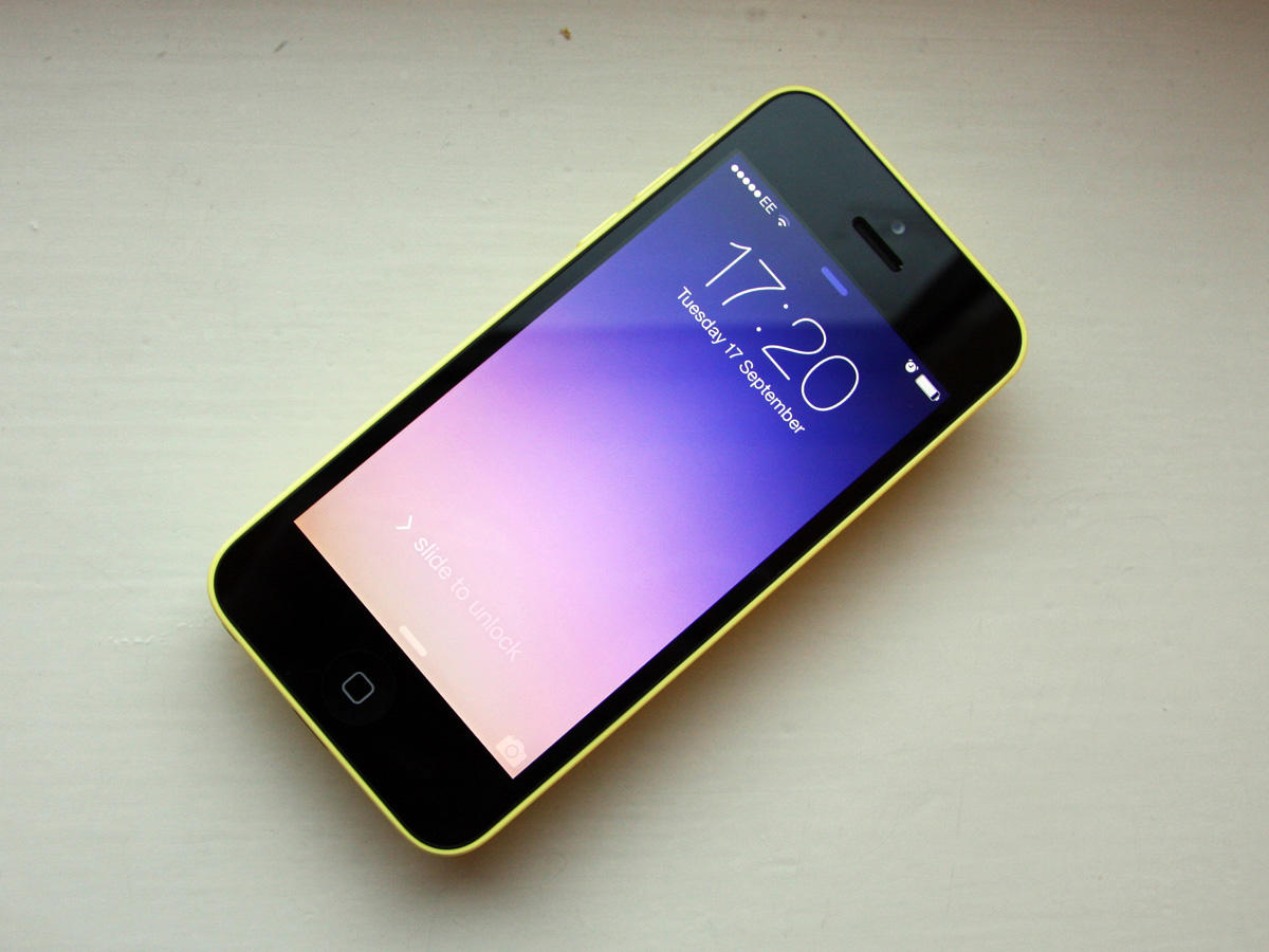 20) IPHONE 5C (2013)