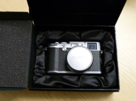 Fujifilm FinePix X100 unboxed