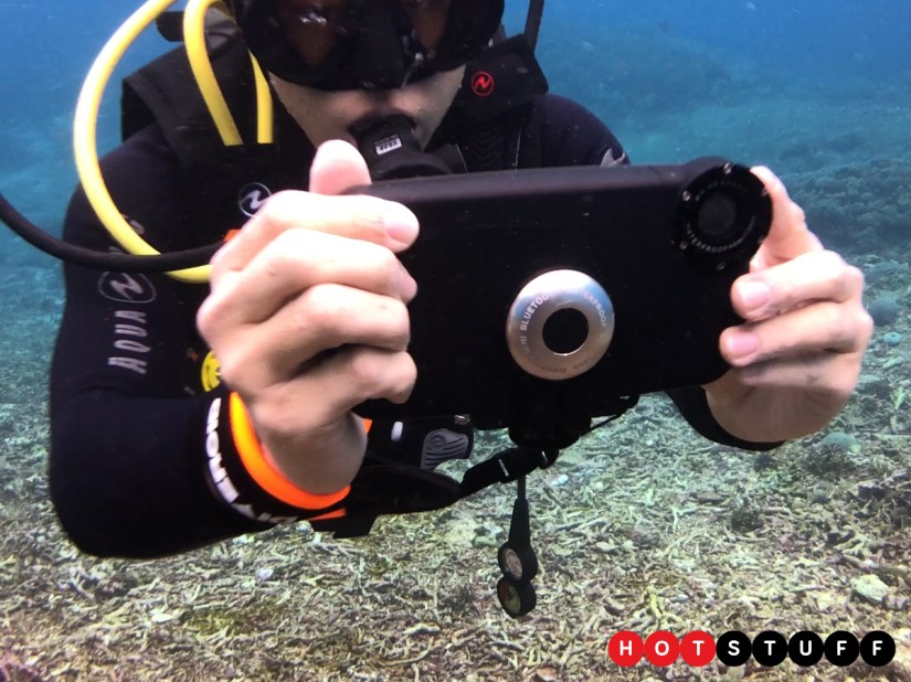 Diveroid mini transforms your smartphone into a dive computer, automated logbook and underwater camera