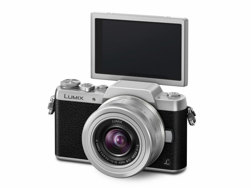 New Panasonic Lumix GF7 offering hands-free selfie mode