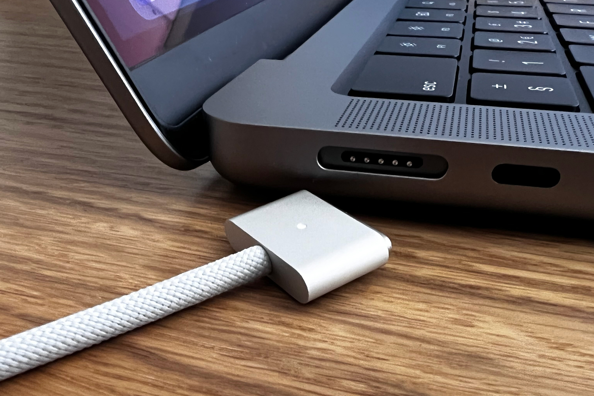 macbook pro power cord humming