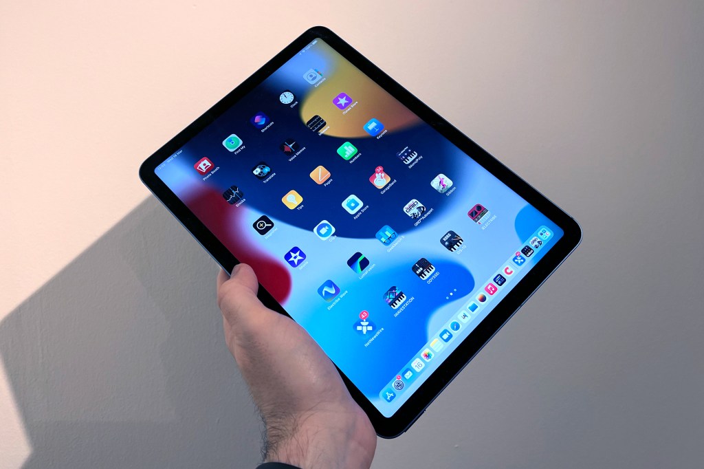 Apple iPad Air 5 2022 Review: Many Yays, Few Nays -   Reviews