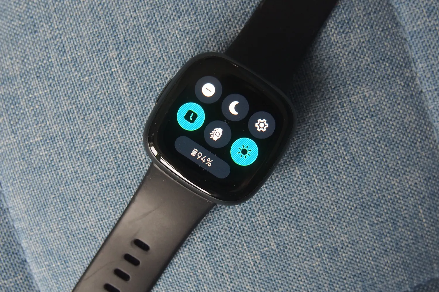 Fitbit discount versa peche