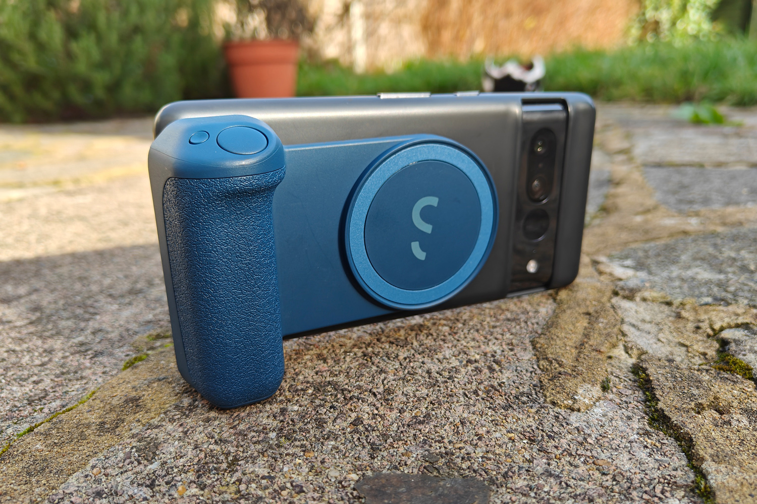 Shiftcam SnapGrip review: clip-on camera cleverness | Stuff