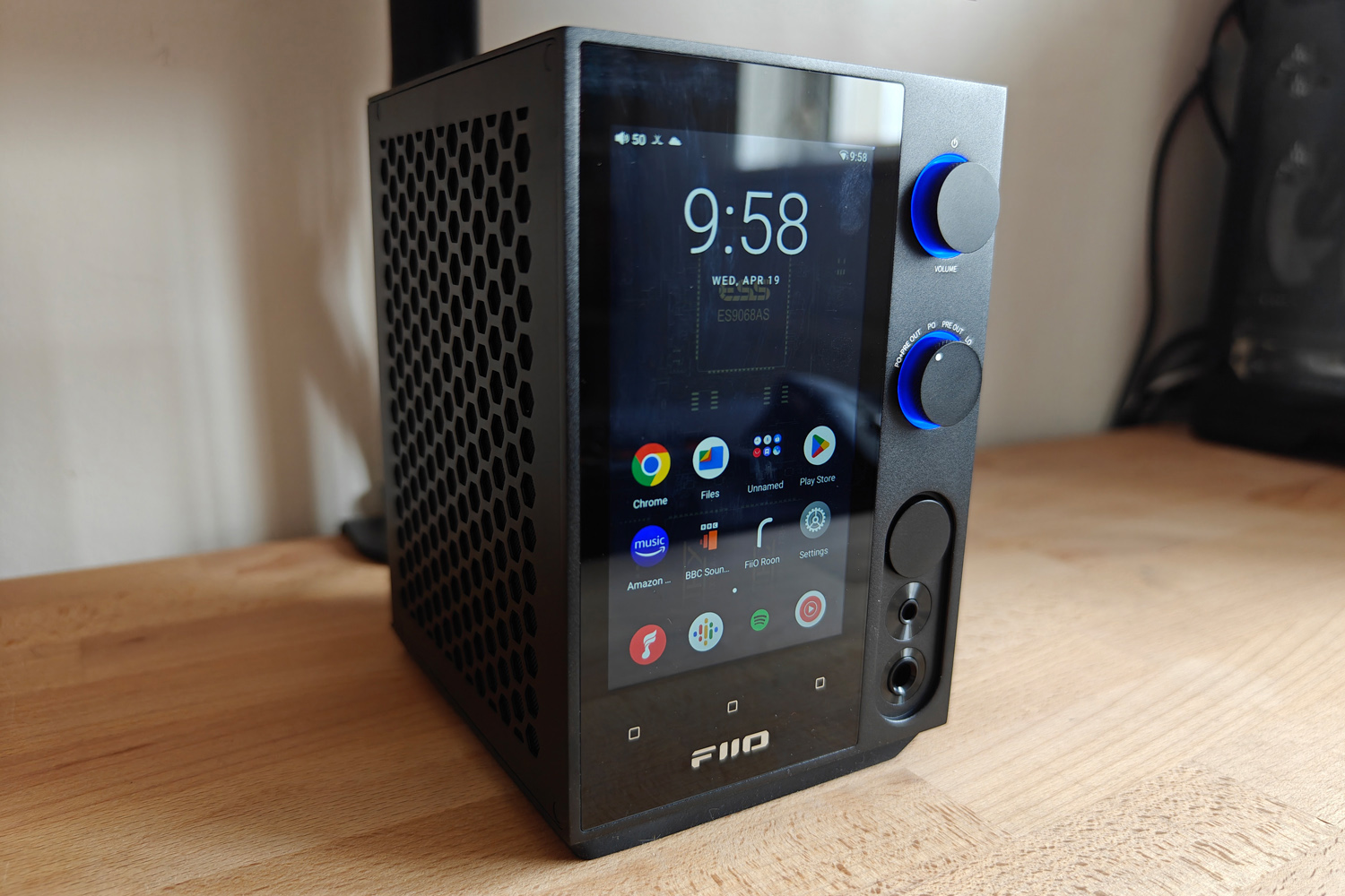 FiiO R7 All-in-One Desktop Hi-Fi Streaming Player & Amplifier R7