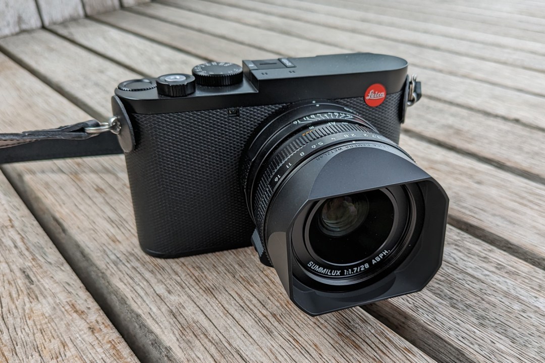 Q3 from B&H finally arrived! : r/Leica