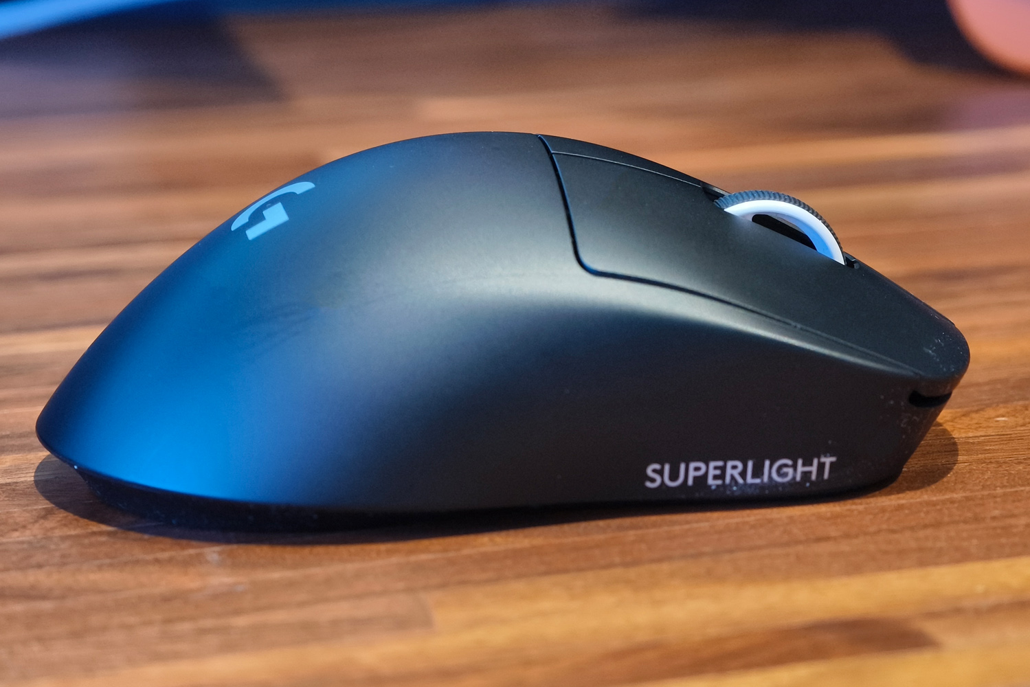 Logitech Pro X Superlight 2 DEX review right side