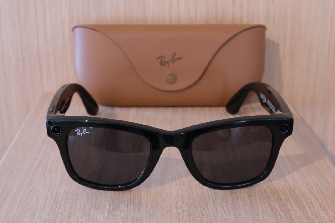RAY-BAN, META WAYFARER Sunglasses in Black and Clear 