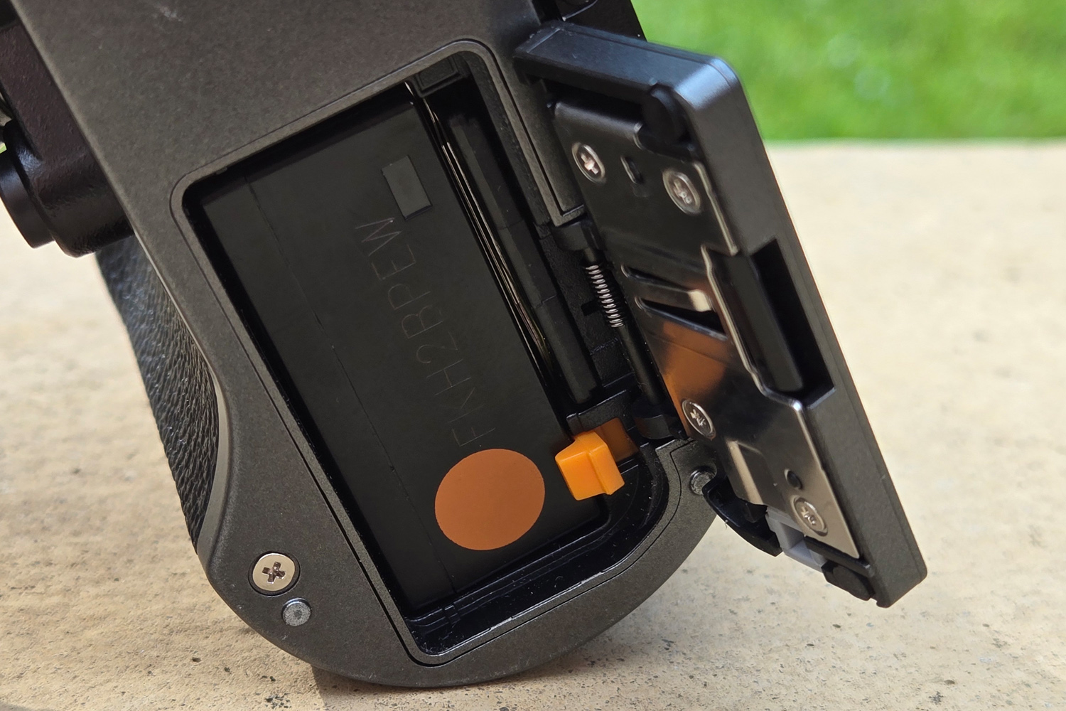 Fujifilm X-T50 review battery door