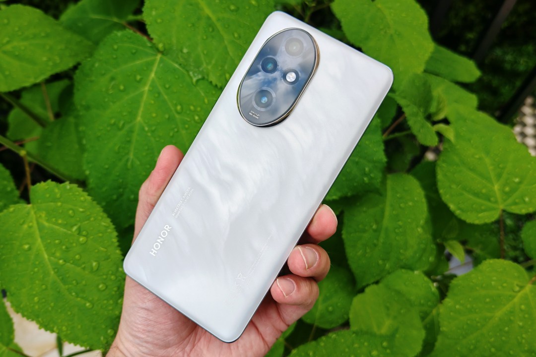 Honor 200 Pro hands-on review white finish