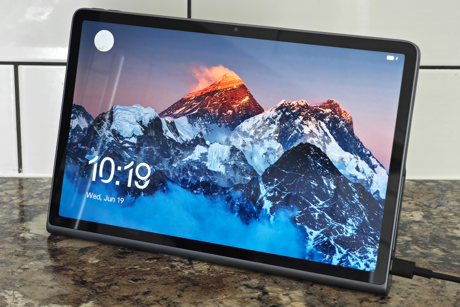 Lenovo Tab Plus review ambient mode 2