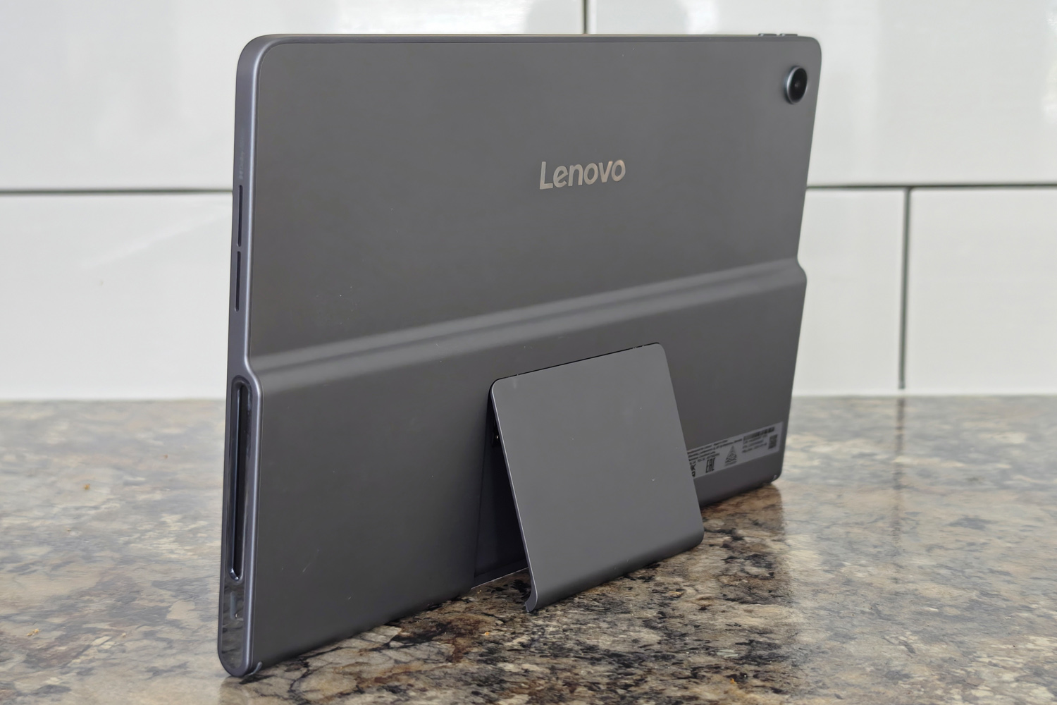 Lenovo Tab Plus review rear