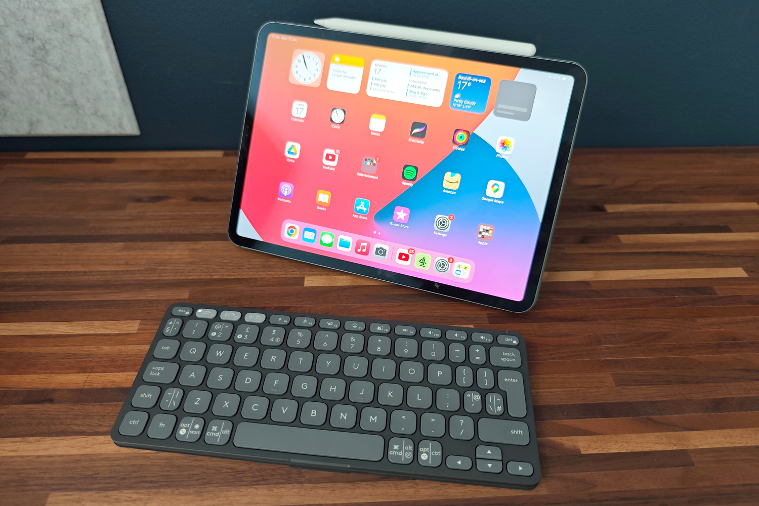 Logitech Keys-to-go 2 hands-on with iPad