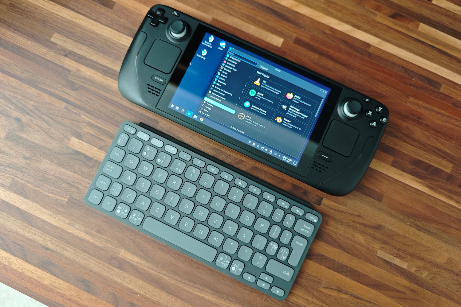 Logitech Keys-to-go 2 hands-on with steam deck flat