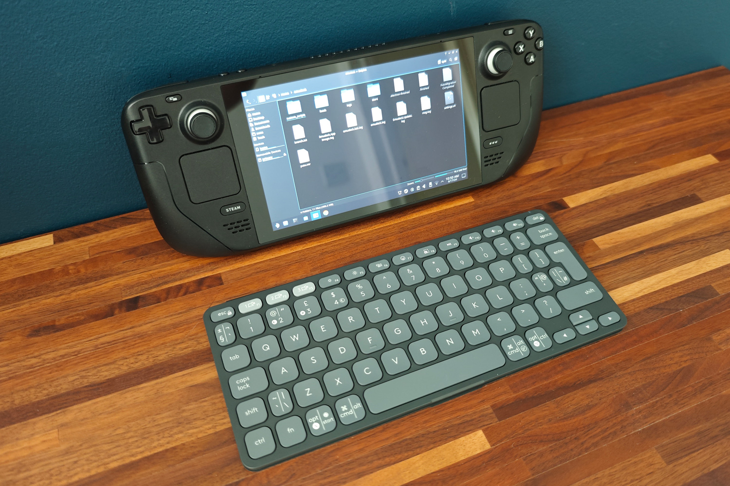 Logitech Keys-to-go 2 hands-on with steam deck propped