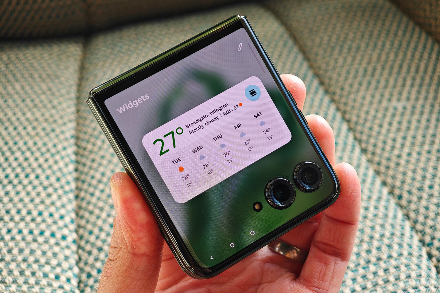 Motorola Razr 50 Ultra review cover widgets