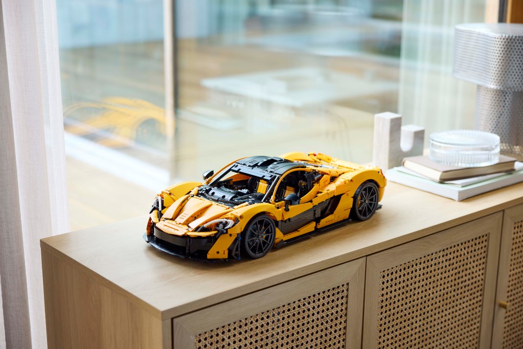 Win Lego McLaren