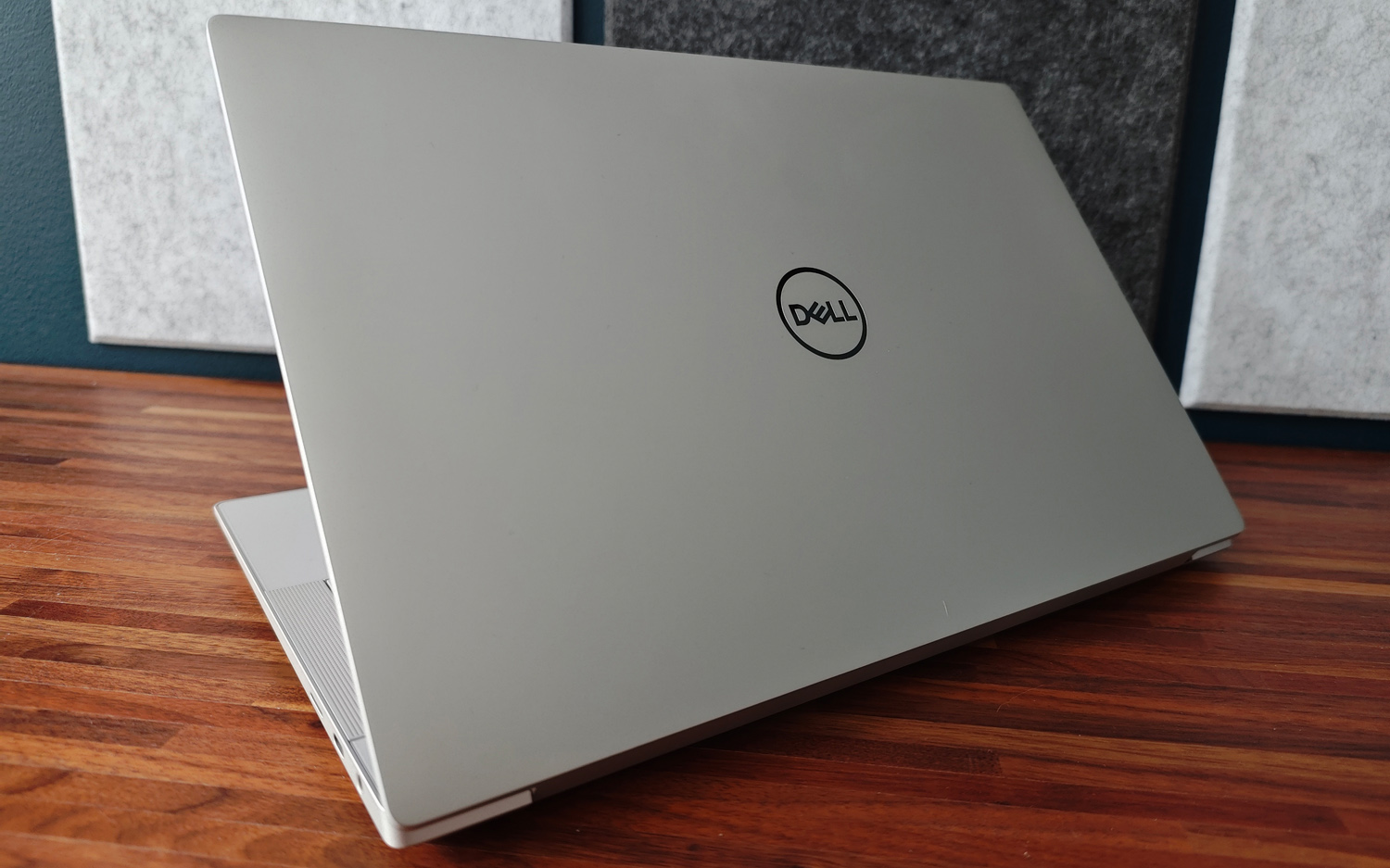 Dell XPS 14 review lid
