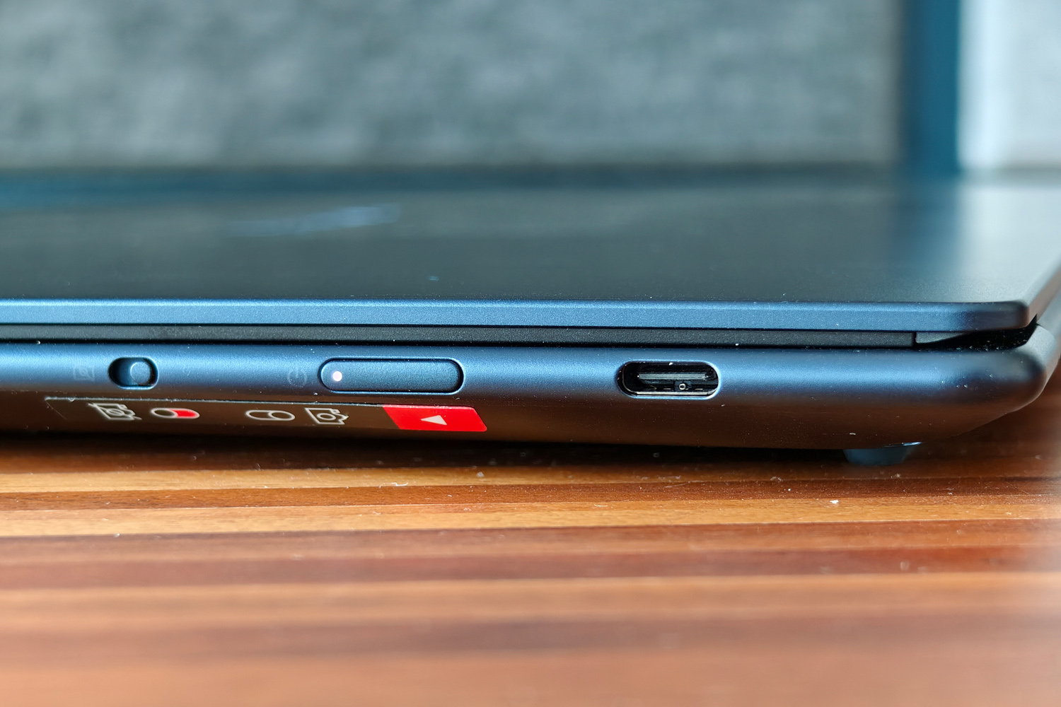 Lenovo Yoga Slim 7x review ports right