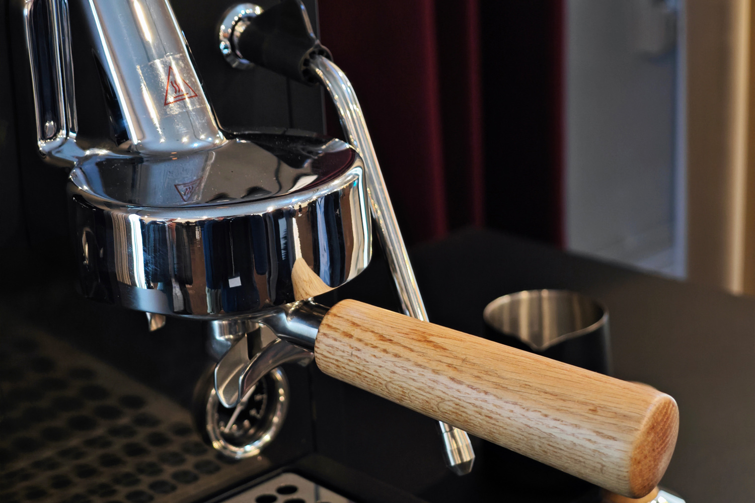 Loewe Aura coffee machine hands-on coffee puck