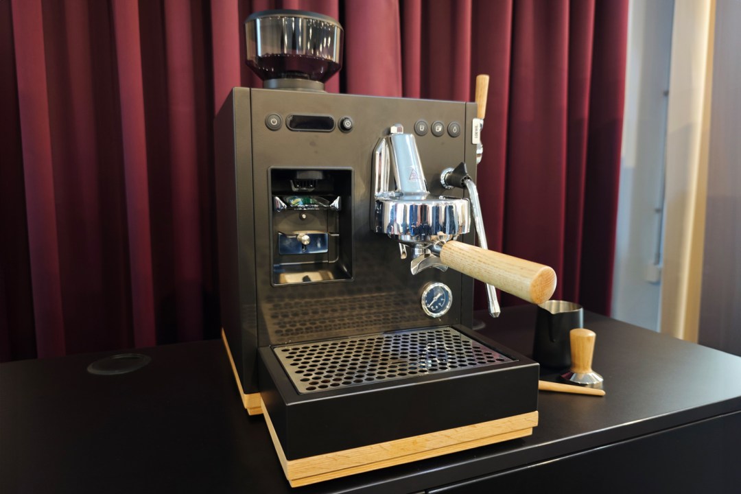 Loewe Aura coffee machine lead