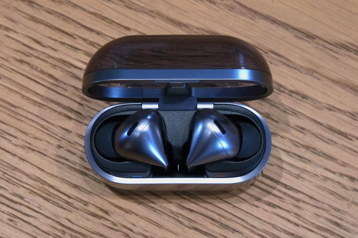 Samsung Galaxy Buds3 Pro hands-on top-down