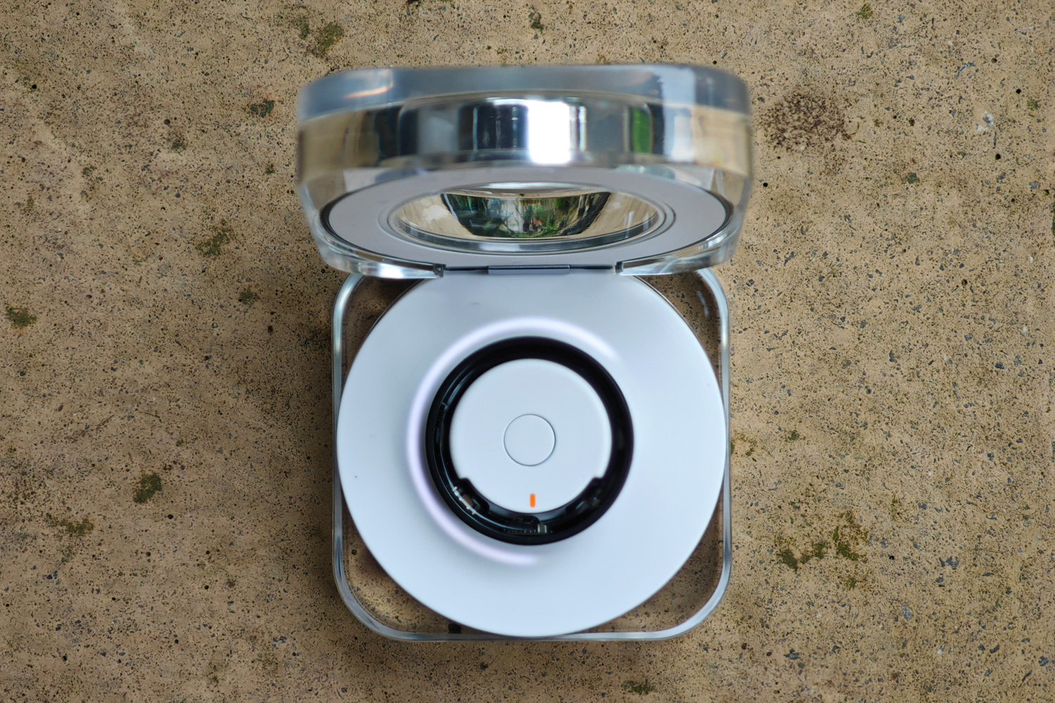 Samsung Galaxy Ring review charging LED