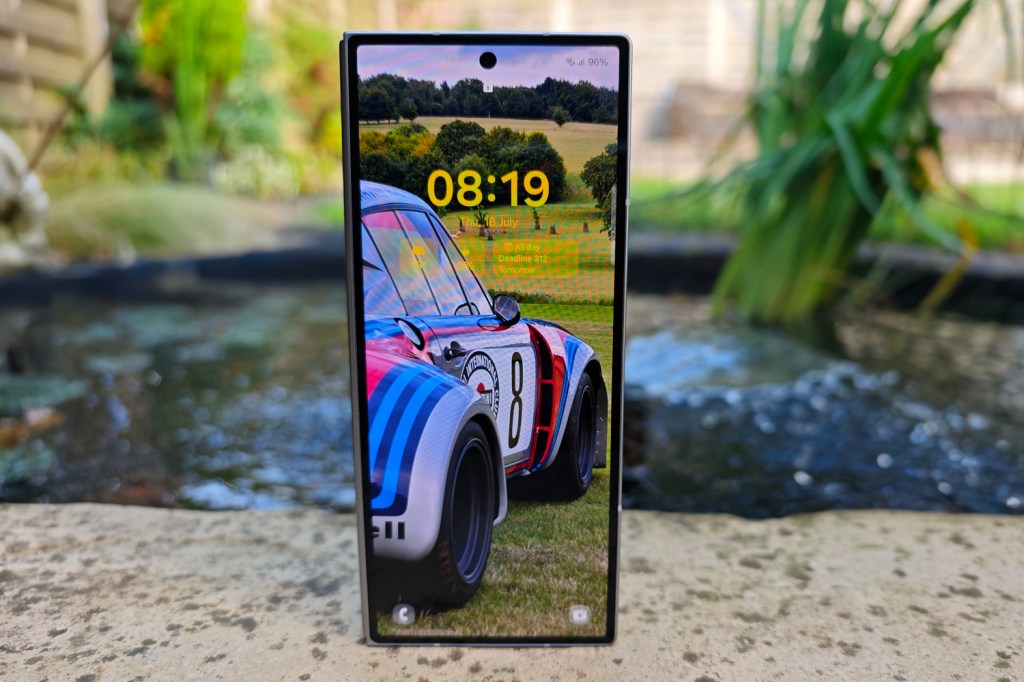 Samsung Galaxy Z Fold6 review outer screen