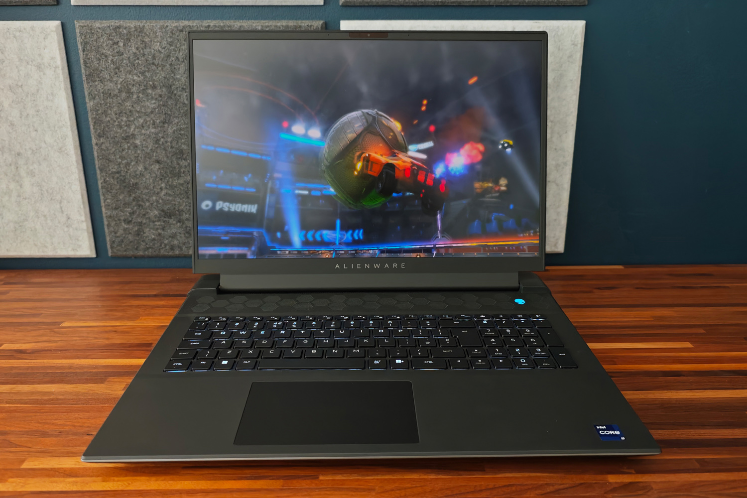 Alienware M18 R2 review front