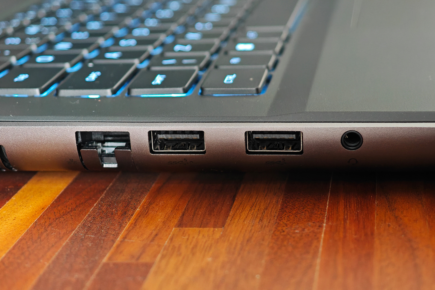 Alienware M18 R2 review ports left