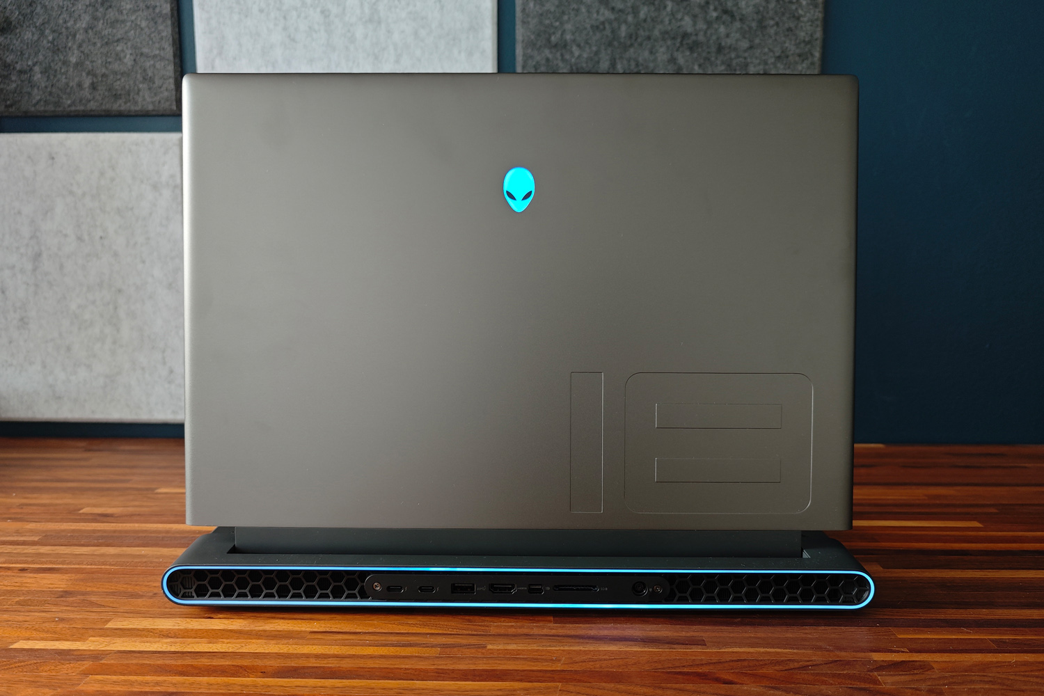 Alienware M18 R2 review rear