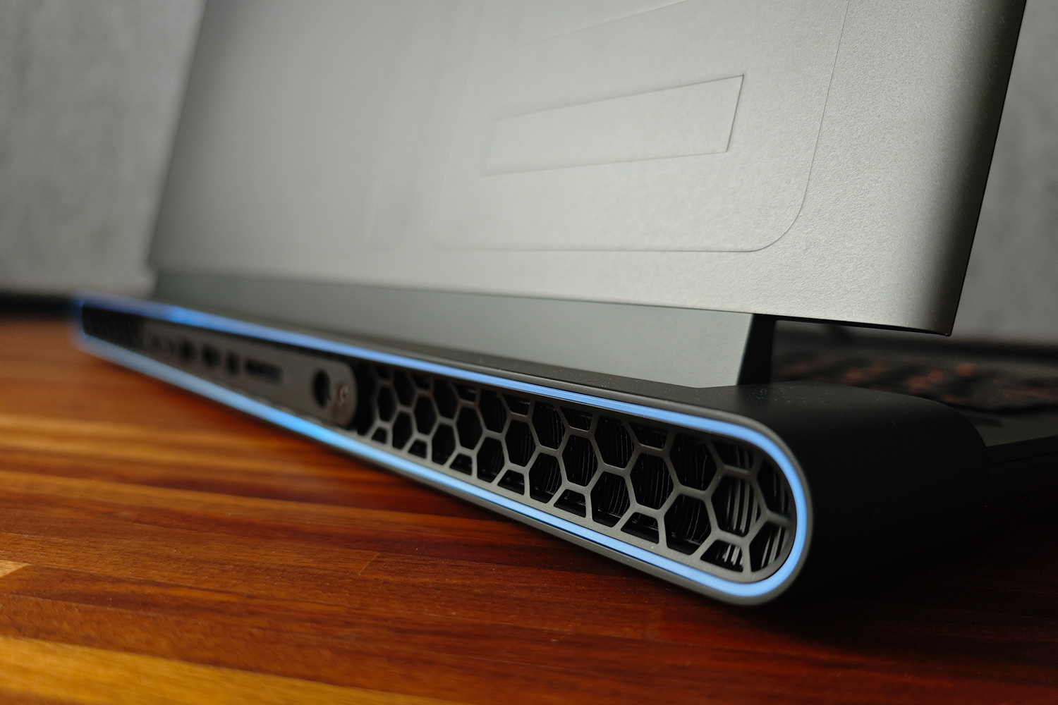 Alienware M18 R2 review vents