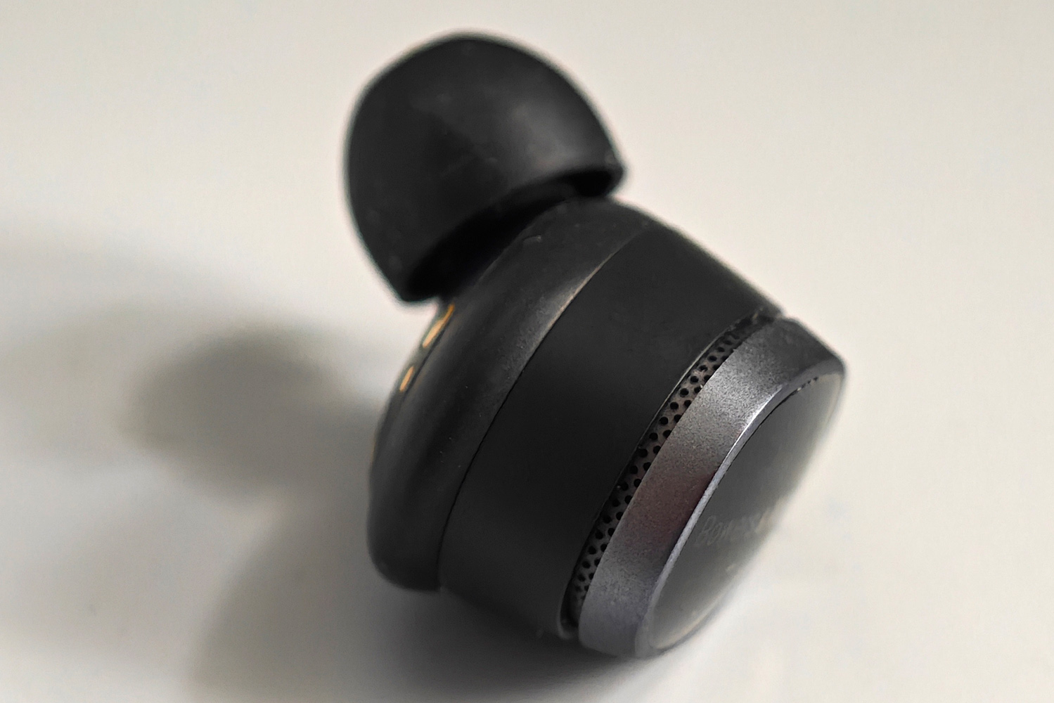 Bowers & Wilkins Pi8 review bud vent