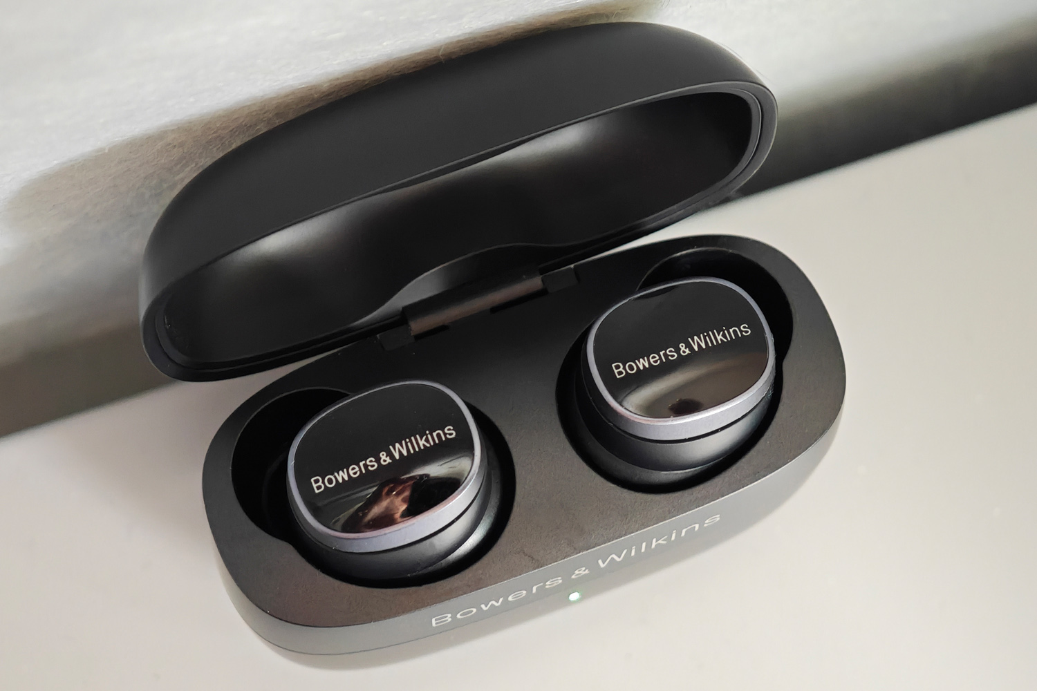 Bowers & Wilkins Pi8 review top down