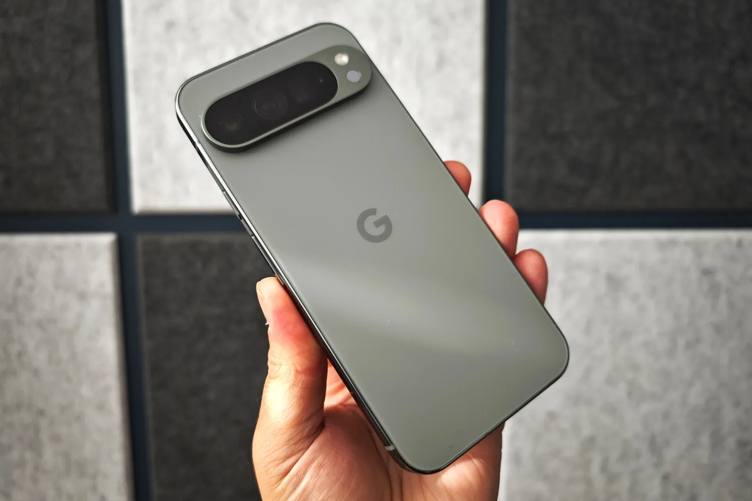 The Google Pixel 9 Pro XL Proves That Size Still Matters. Mostly. London Reviews