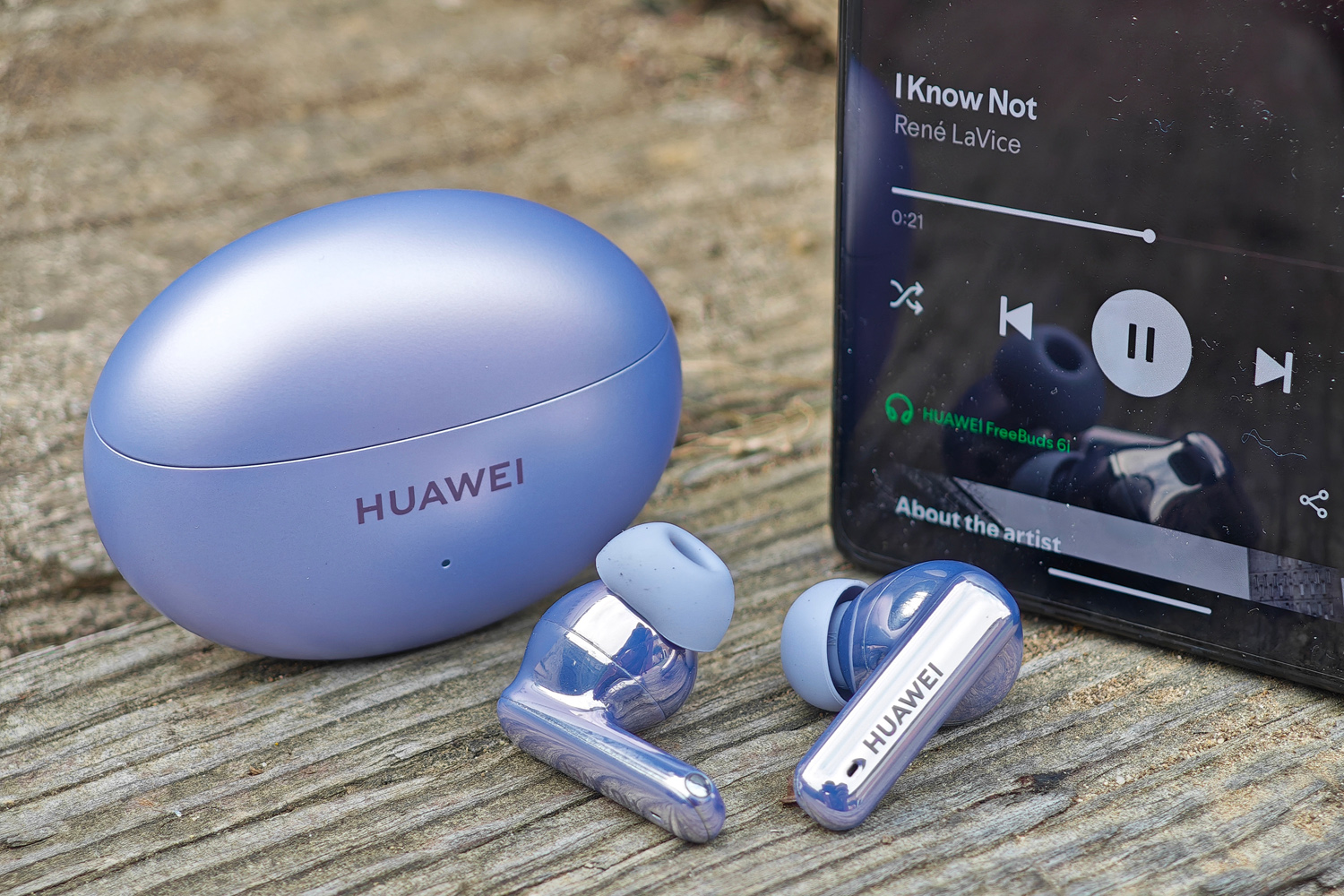 Huawei Freebuds 6i review listening