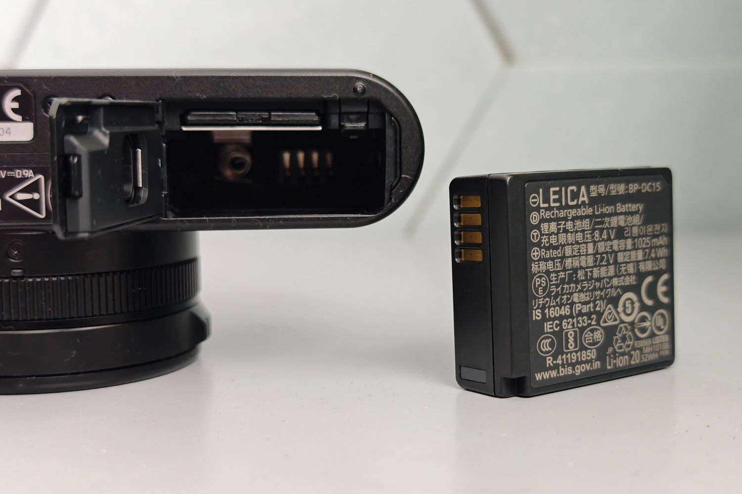 Leica D-Lux 8 review battery