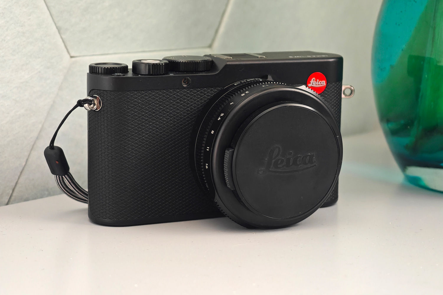 Leica D-Lux 8 review lens cap