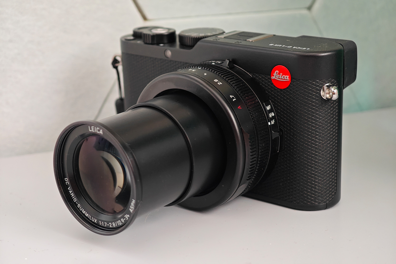 Leica D-Lux 8 review lens extended