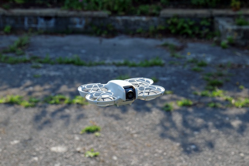 DJI Neo hovering