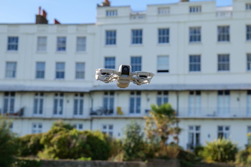 DJI Neo in flight