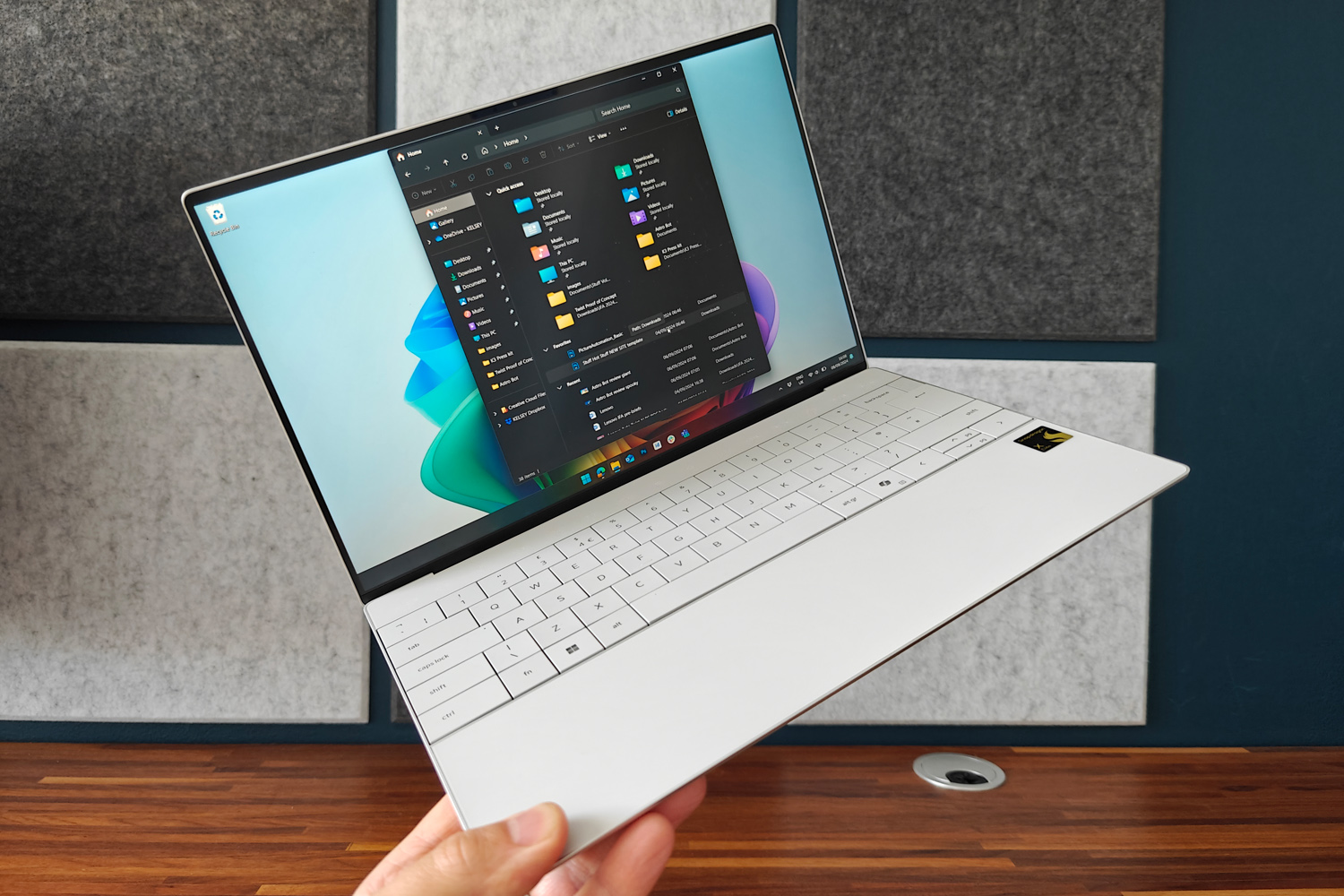 Dell XPS 13 Snapdragon review in hand