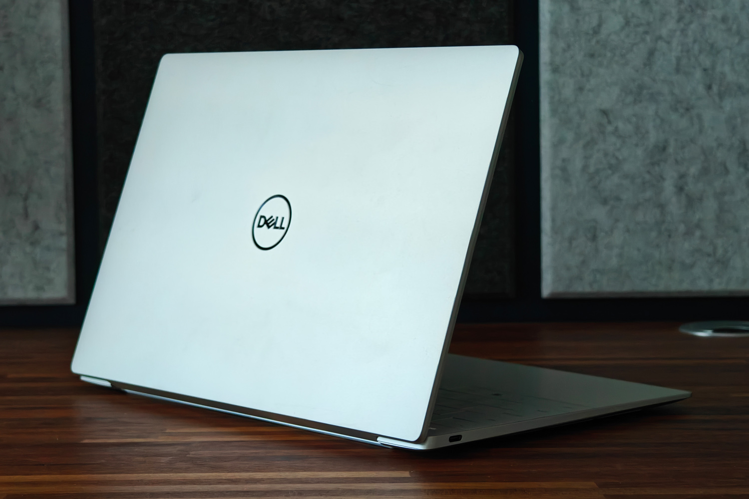 Dell XPS 13 Snapdragon review lid