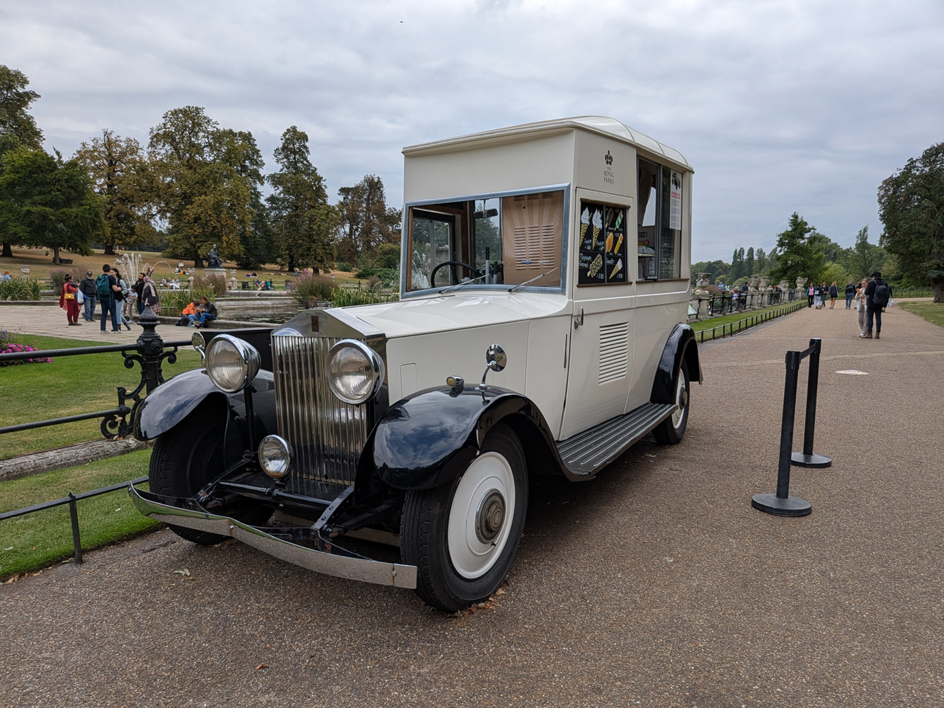 Google Pixel 9 Pro Fold camera samples ice cream van 1x