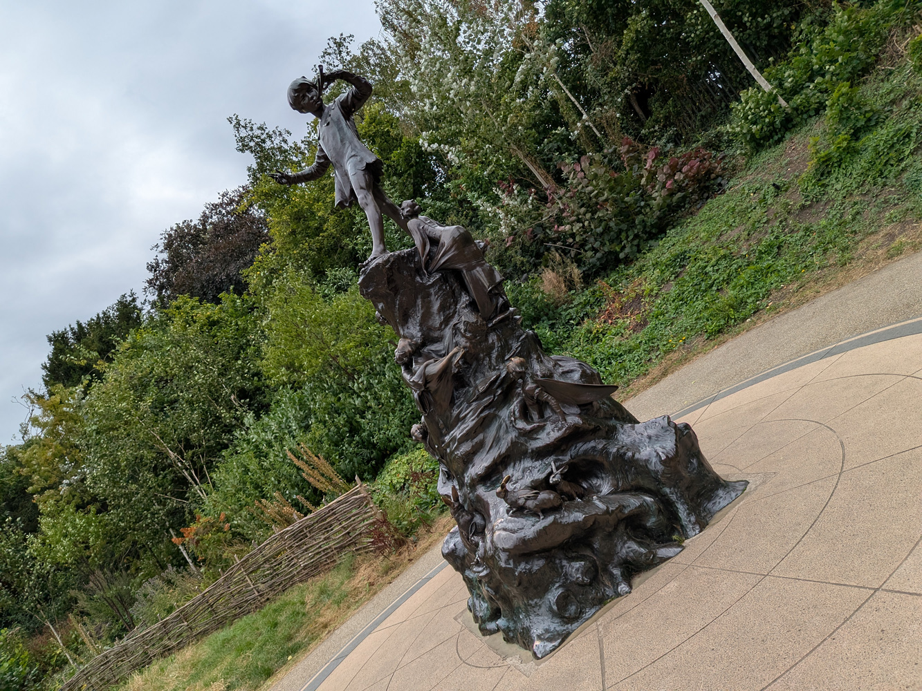 Google Pixel 9 Pro Fold camera samples statue 1x