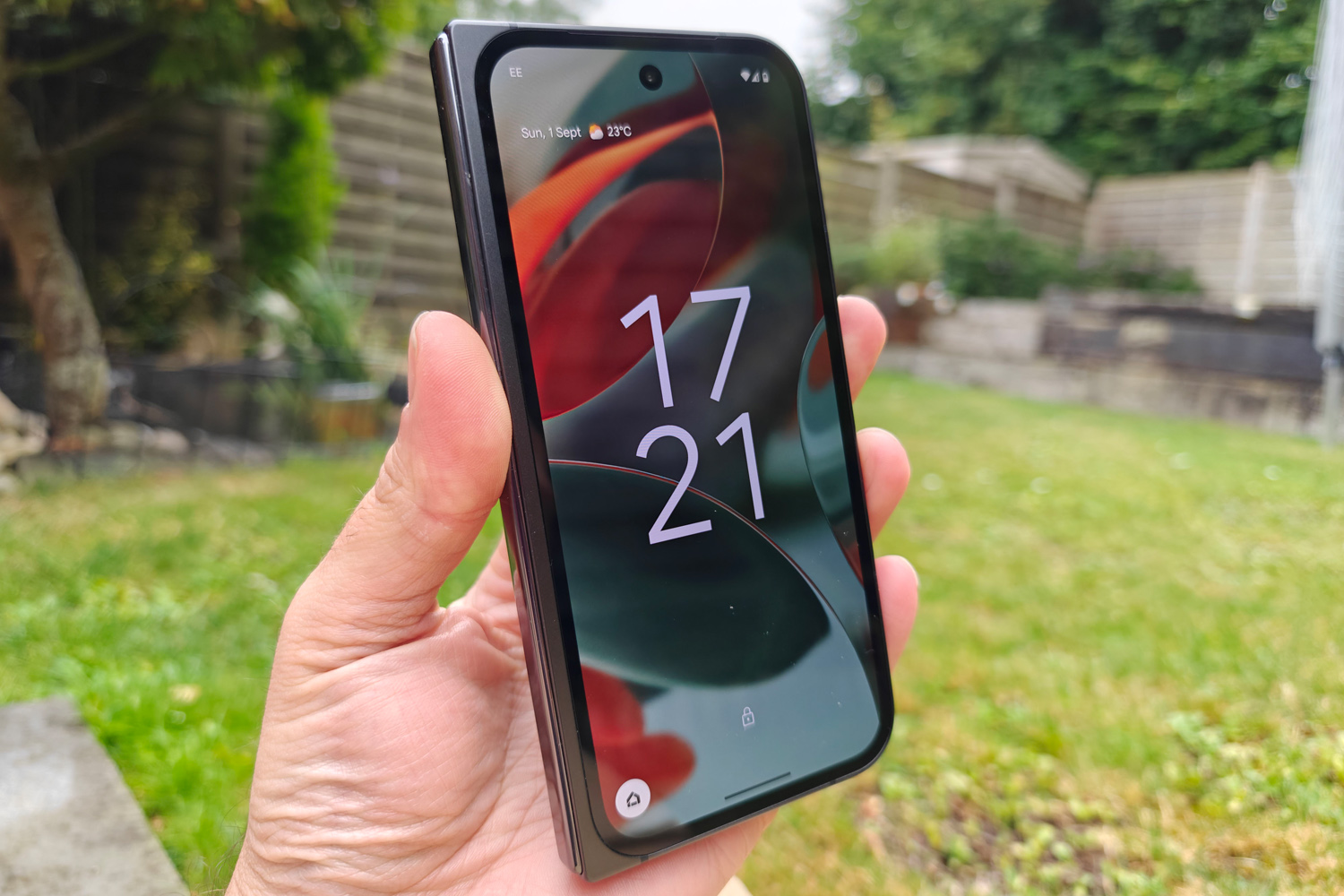 Google Pixel 9 Pro Fold review lockscren