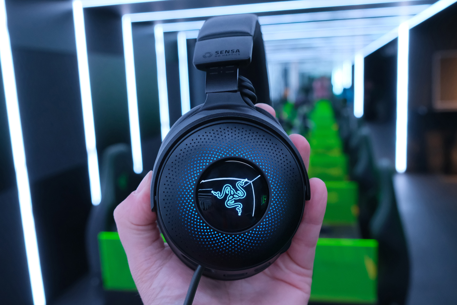 Razer Kraken V4 Pro hands-on RGB