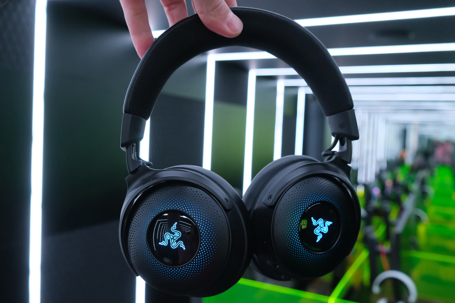 Razer Kraken V4 Pro hands-on in hand