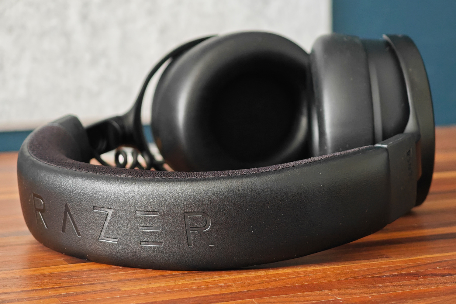 Razer Kraken V4 Pro review headband logo