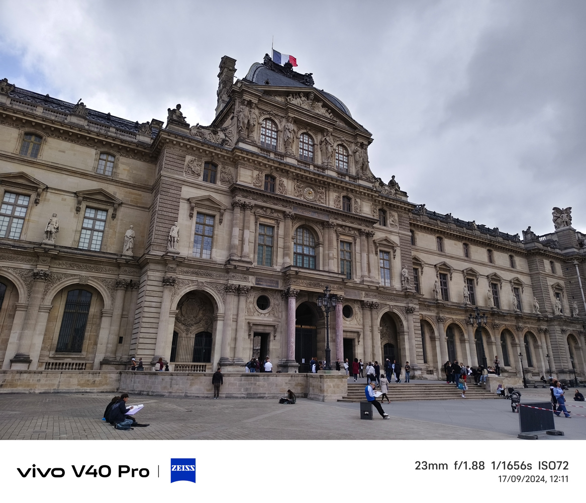 Vivo V40 Pro camera samples louvre building 1x